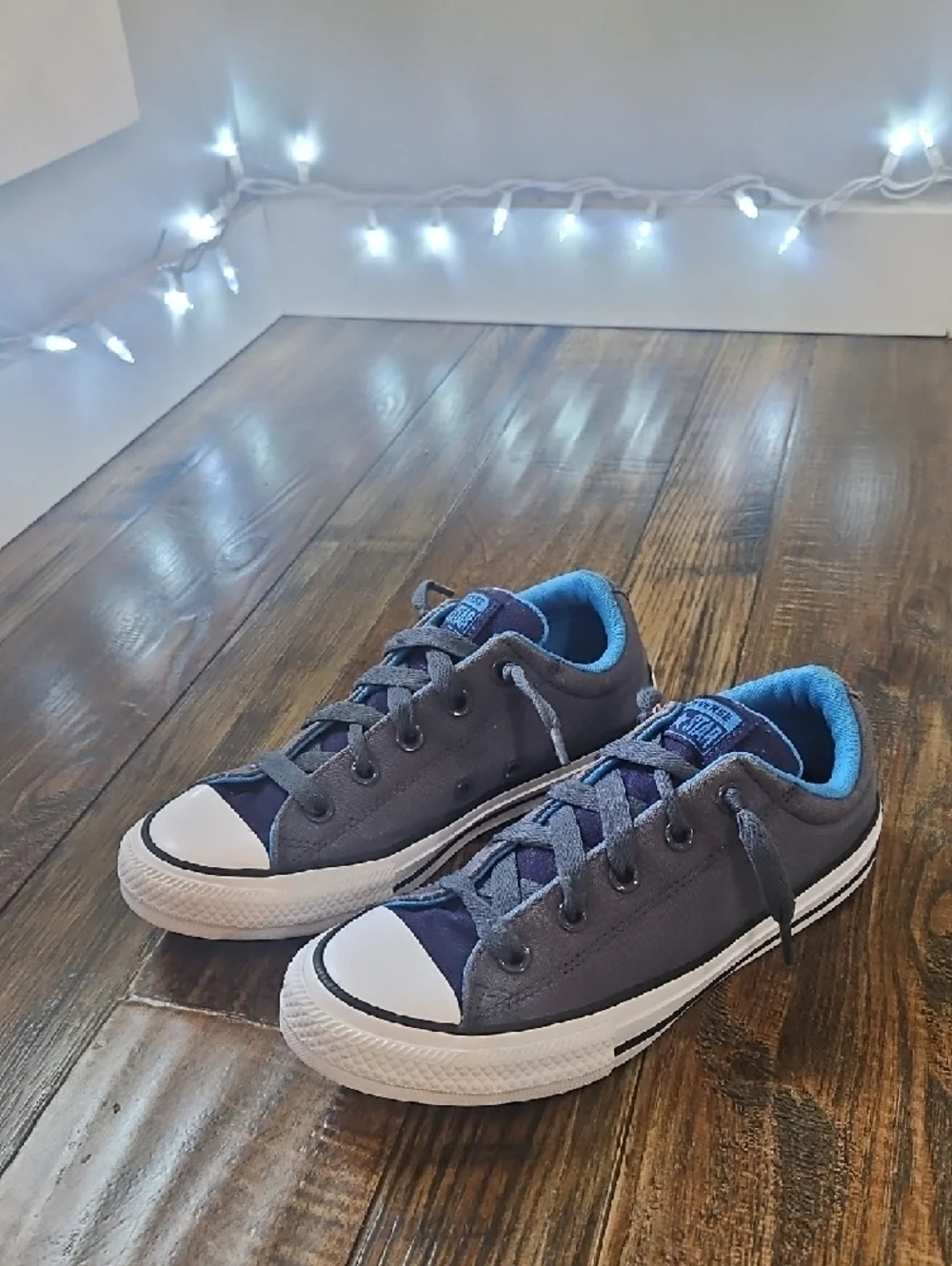 Converse Kids Low Top Sneakers‎ in Gray and Blue